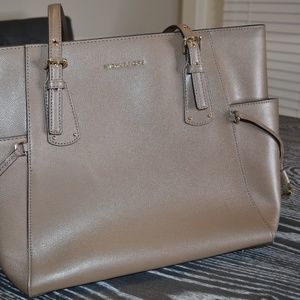Michael Kors Voyager Tote Bag | USED